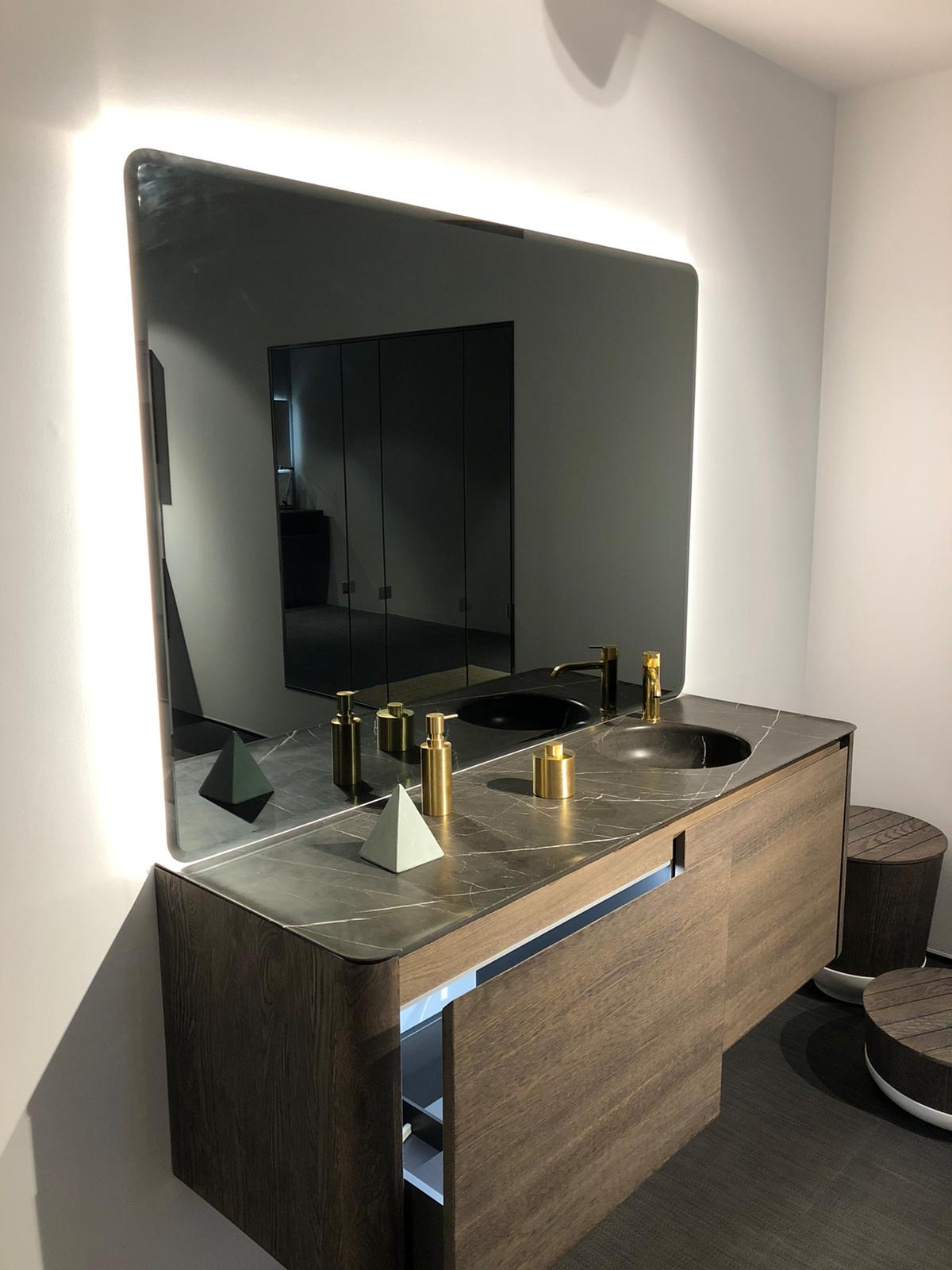 Meubel met marmer blad